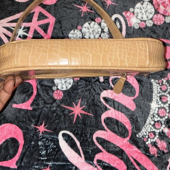 💥Tan Crocodile Print Shoulder Bag 💼 Unbranded Zipper Front Pocket - Picture 4 of 9
